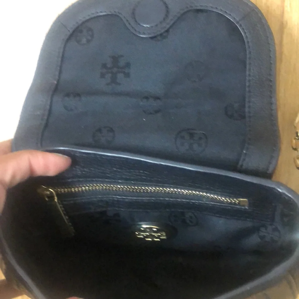 - Tory Burch crossbody - Picture 3 of 5
